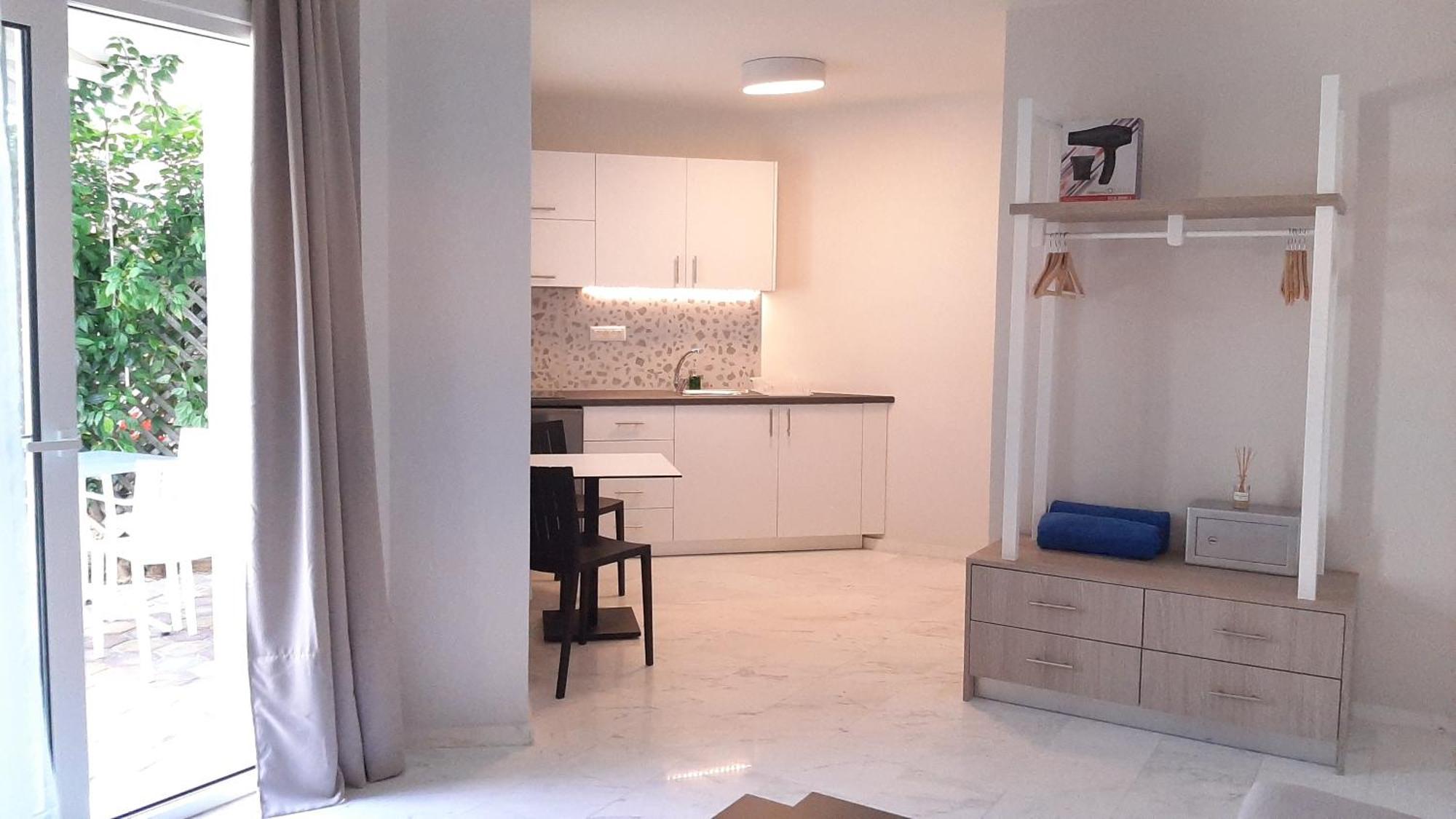 Sea Breeze Apartment Kalamaki  Exterior photo